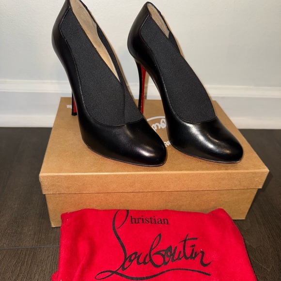 Christian Louboutin Shoes - Christian Louboutin Black Leather Pumps with Red Sole
